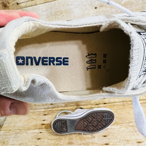 Converse Size 6 Elastic Heel Low-Top Sneakers - Picture 12 of 15